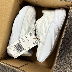 NWT Adidas Ozelia in White Toddler Size 5.5K